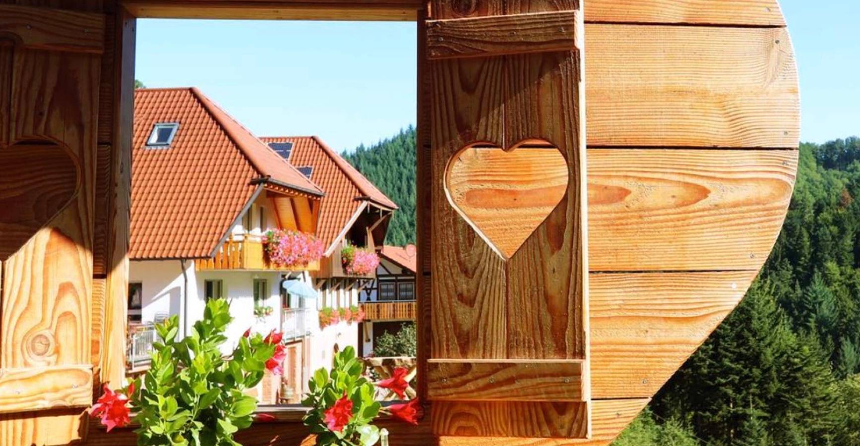 Apartamento inteiro, Apartamento 'Ferienwohnung Blütenzauber' com Terraço Privado, Jardim Partilhado e Wi-Fi in Durbach, Central Black Forest