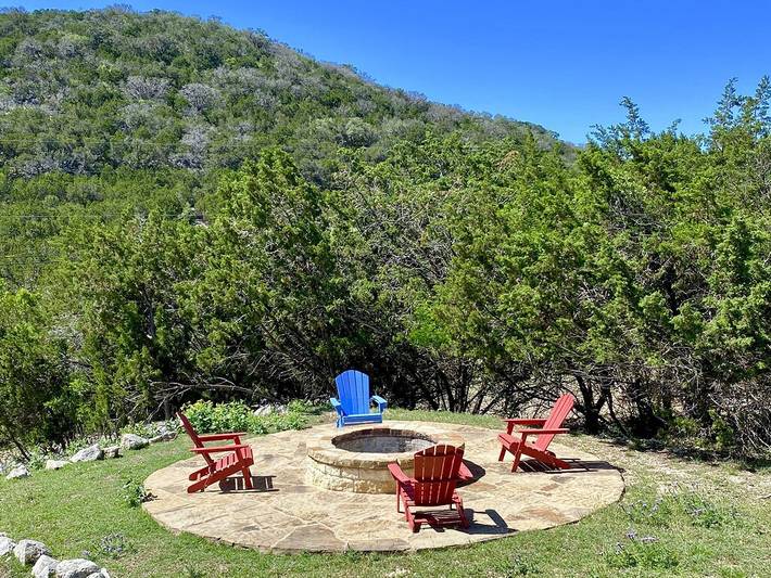 Vacation house for 22 people, with yard and balcony in Texas Hill Country