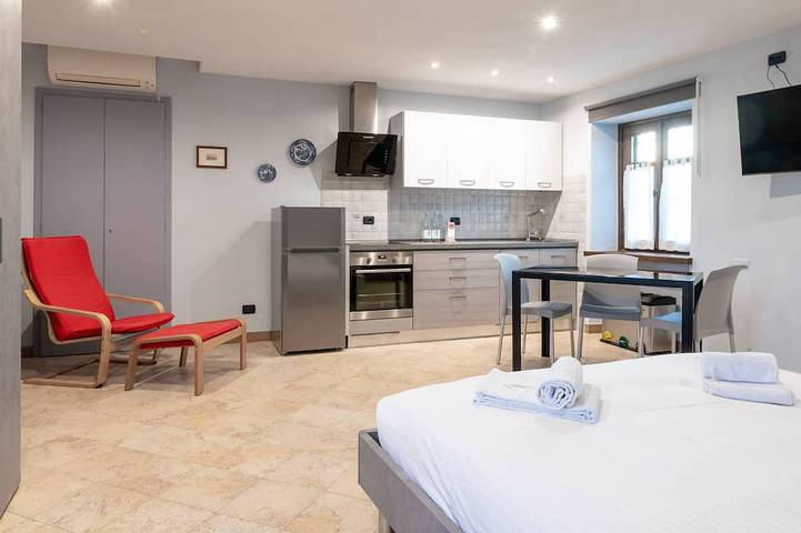 Appartement entier, \"La Picchiera\" 1-room apartment with kitchen and garden, surrounded by vineyards in La Morra, Langhe
