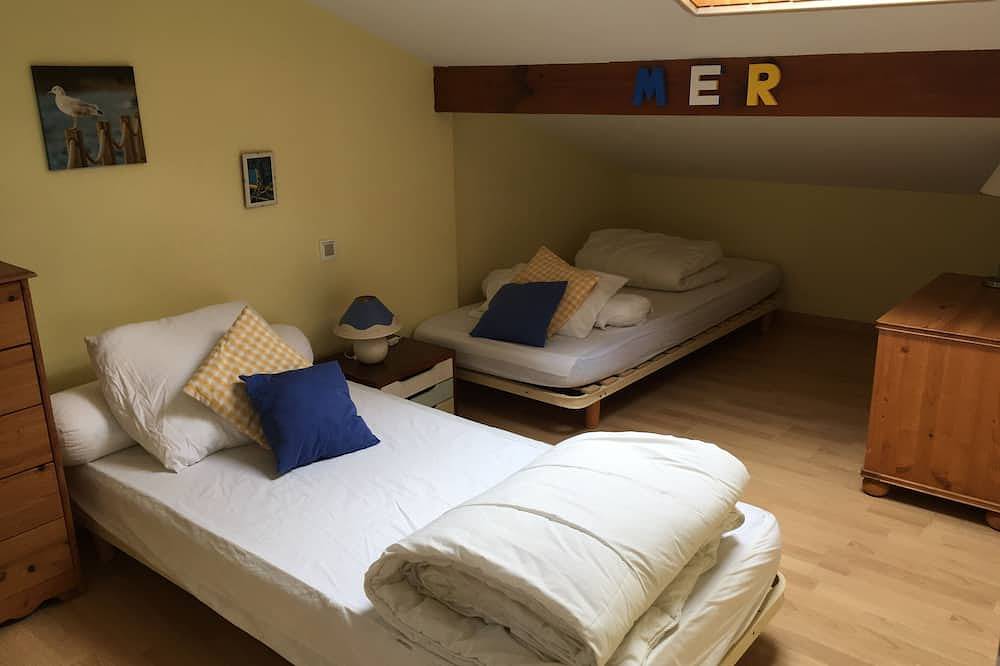 House with garden, quiet, 10' walk from the main beach and 15' from Spain in Saint-Jean-de-Luz, Bayonne und Umgebung