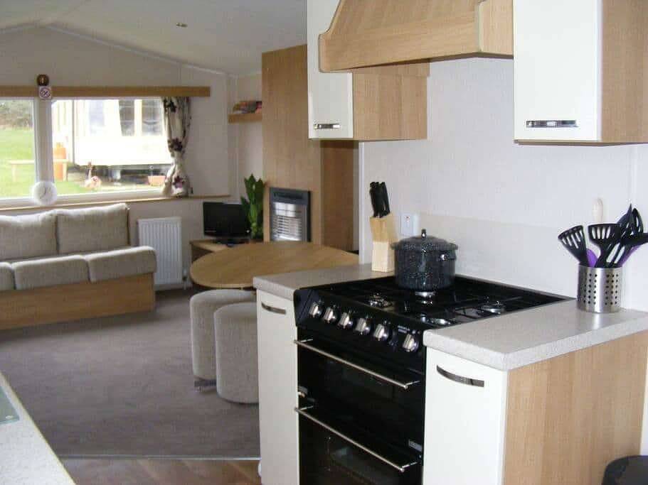 3 Bed Caravan-Sleeps 8-Pets-Onsite Pools-Parking in Bembridge, Isle of Wight