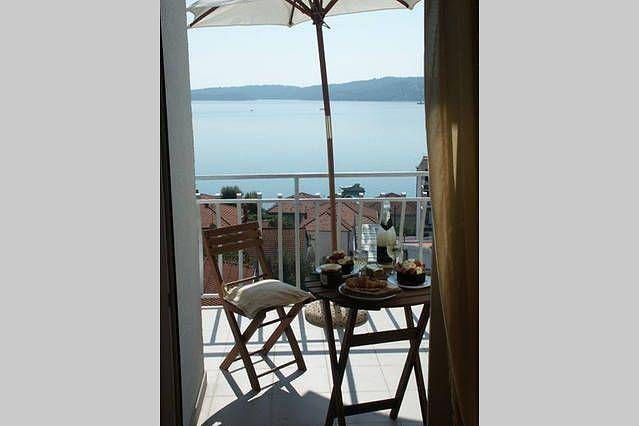 Ganze Ferienwohnung, Ferienwohnung in Seget Donji mit Garten und Grill in Trogir, Split-Dalmatien