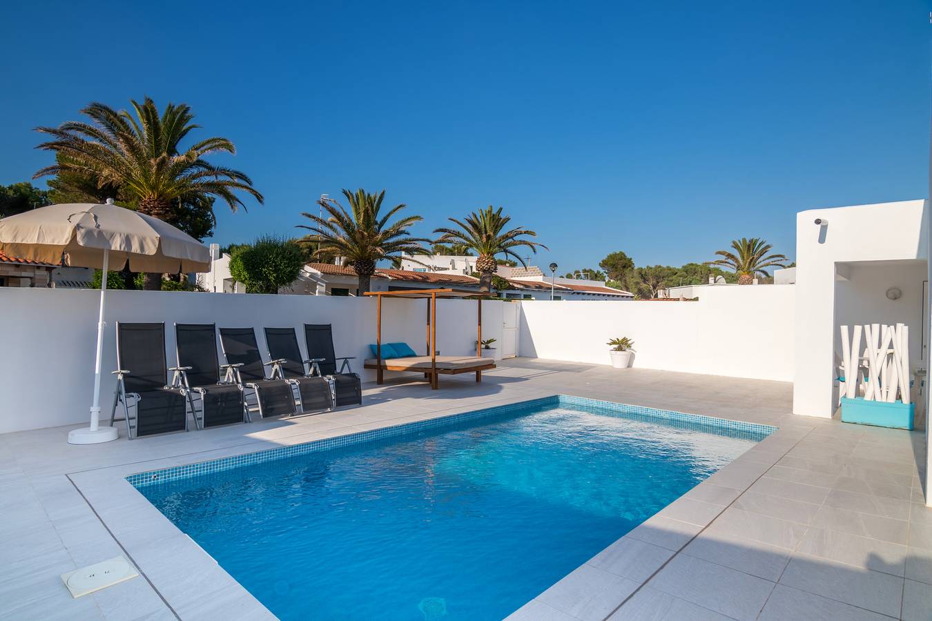  Light-flooded, modern villa with pool – Villa Eidan in Cala Blanca, Menorca