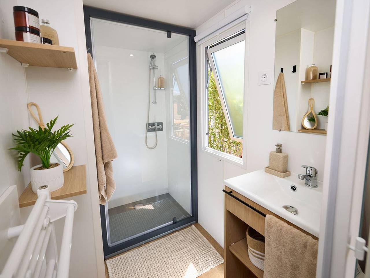 Cómodo mobil-home con terraza en Brem in Brem-sur-Mer, Valle del Loira