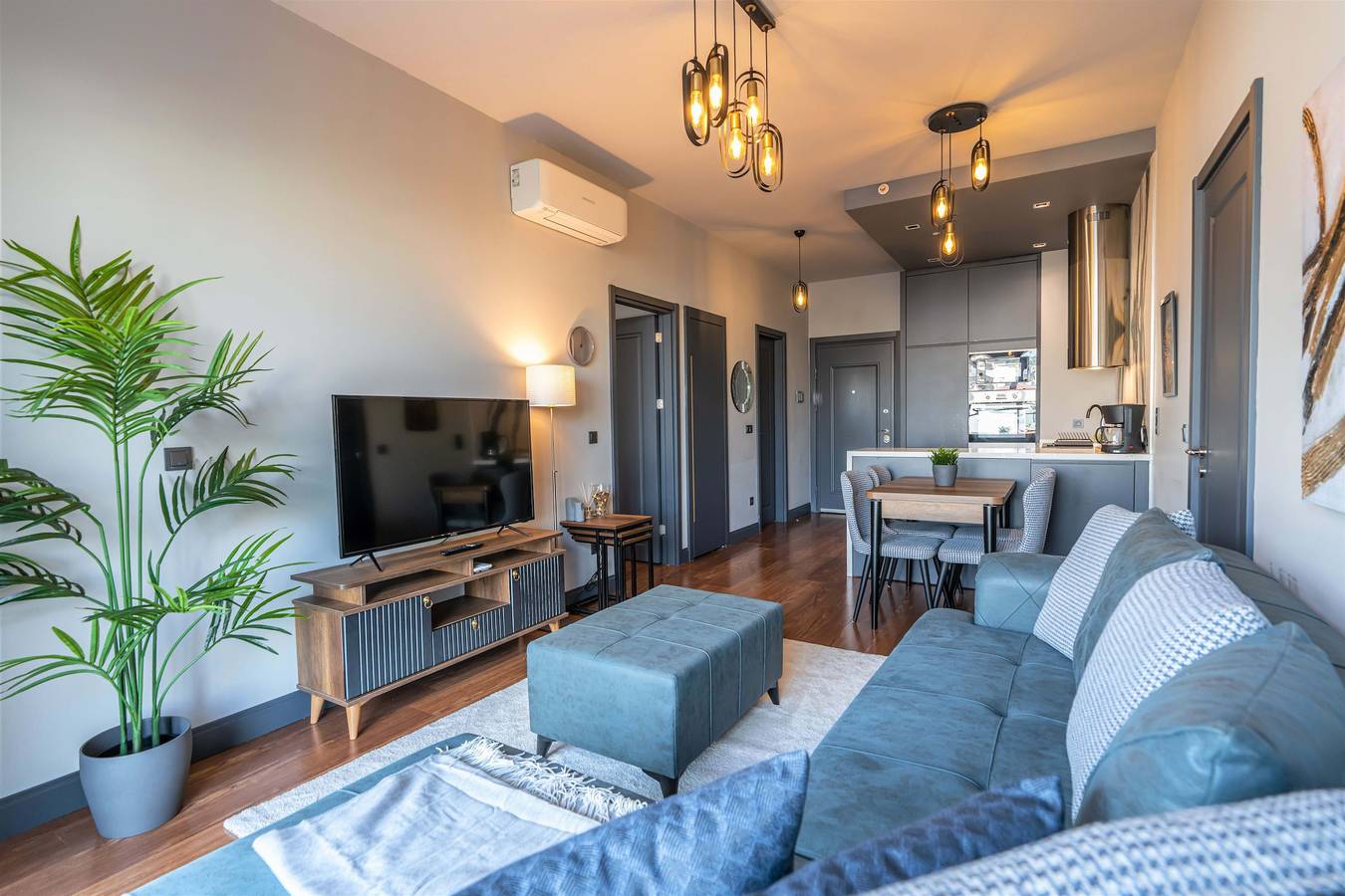 Entire apartment, Central City Apartment with Premium Amenities  in Beyoğlu, Istanbul