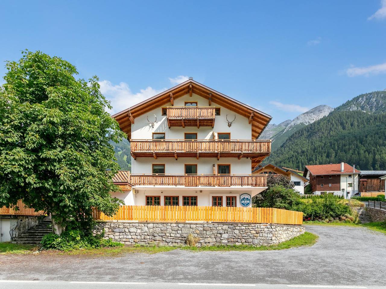 Luxuriöse Gruppenunterkunft mit Sauna & Kino in Lechtaler Alpen, Pettneu am Arlberg