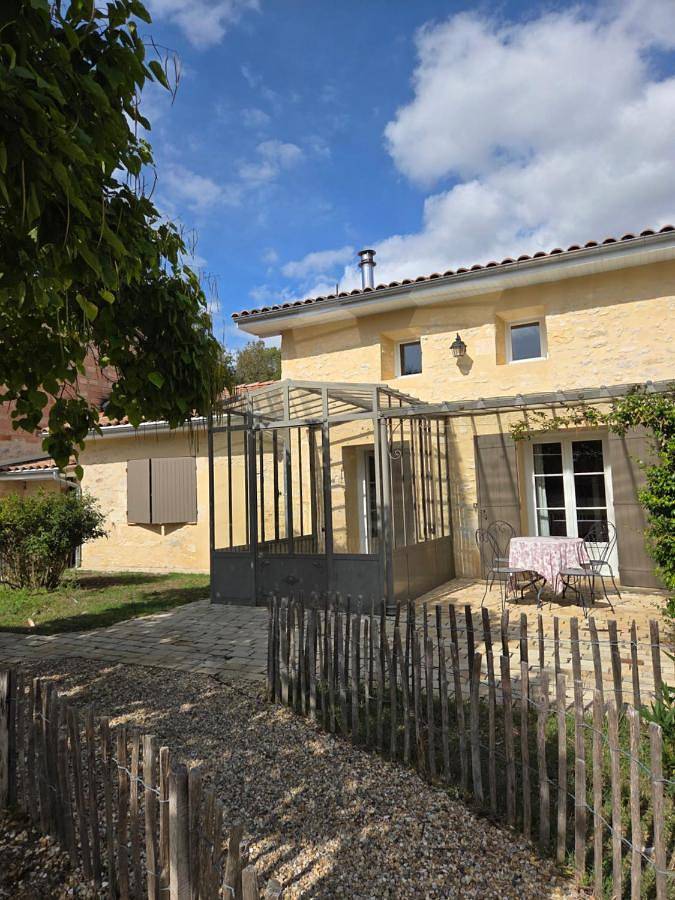 Location de vacances pour 2 personnes, avec Terrasse et Piscine à Étauliers