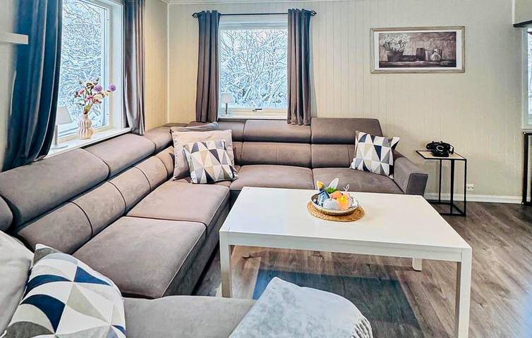 Ferienhaus für 9 Personen mit Terrasse in Lurøy