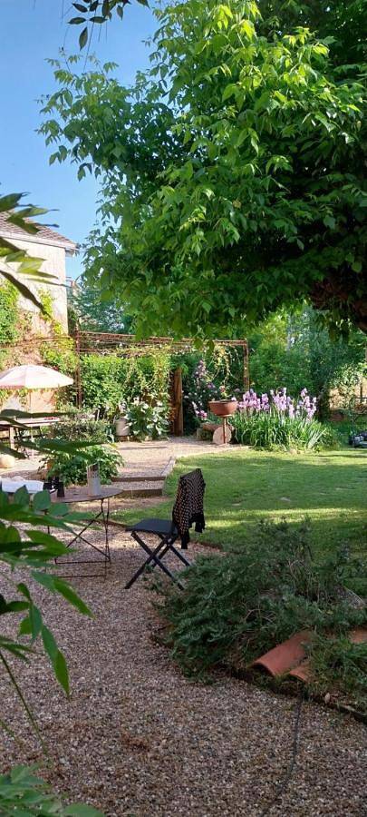 Chambre d’hôte pour 2 personnes, avec Terrasse et Jardin ainsi que Piscine et Vue