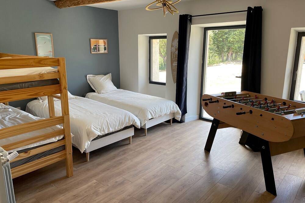 Magnificent Provencal estate north of Aix en Provence - sleeps 26 in Jouques, Region de Aix-en-Provence