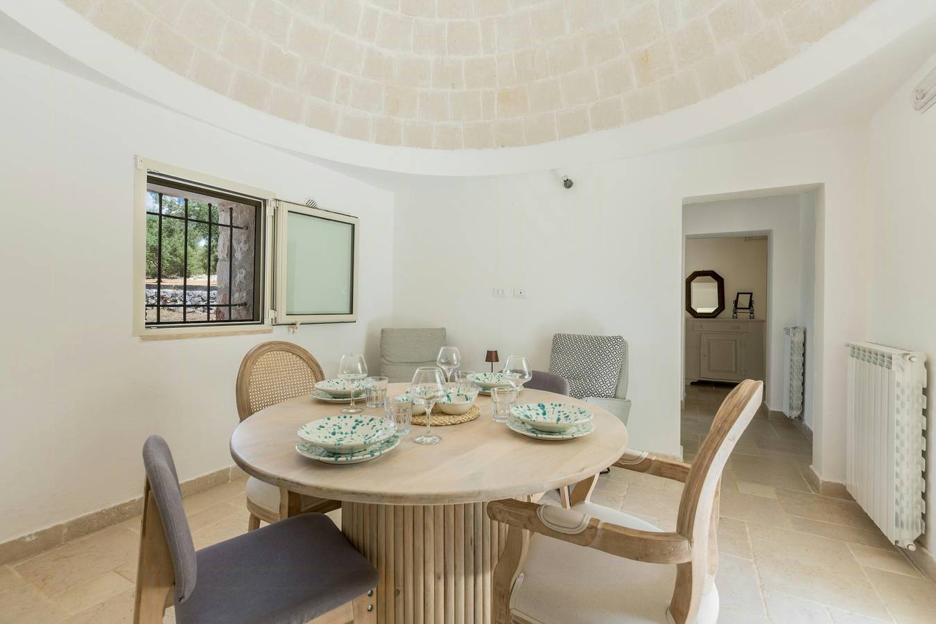 Trullo mit privatem Pool zwischen Olivenbäumen in Ostuni in Ostuni, Salento