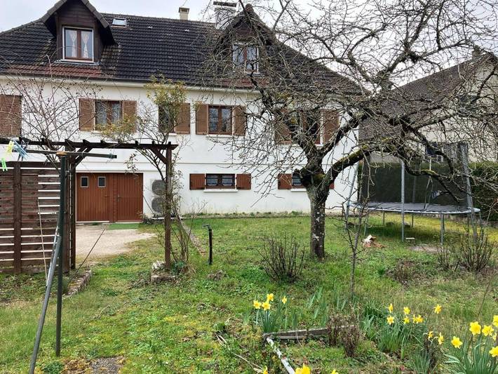 Gîte pour 4 personnes, avec jardin et terrasse à Chailles