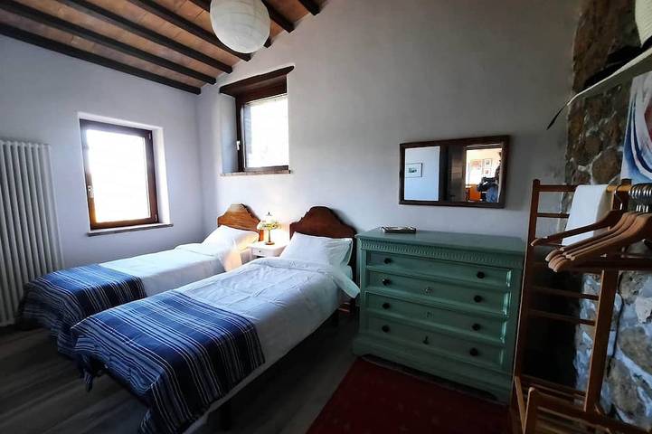 Romantic Hideaway with Spectacular Views, Pool, and Wood-Fired Hot Tub. in Civitella d'Agliano, Province de Viterbo