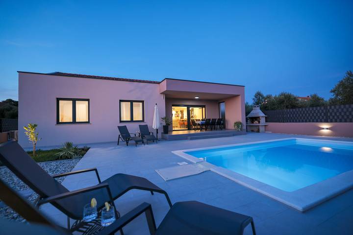 Ferienhaus für 6 Personen, mit Terrasse und Garten in Zadar - 2