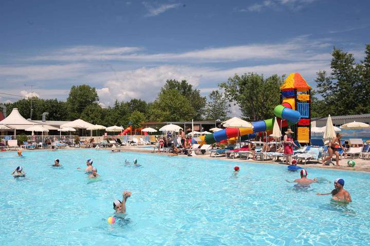 Wohnwagen für 6 Personen, mit Garten, mit Haustier in Peschiera del Garda - 2