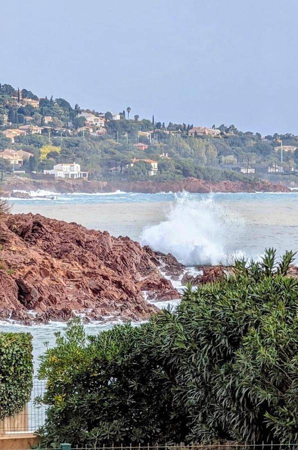Gîte pour 8 personnes, avec jardin ainsi que terrasse et vue dans Plage Camp Long