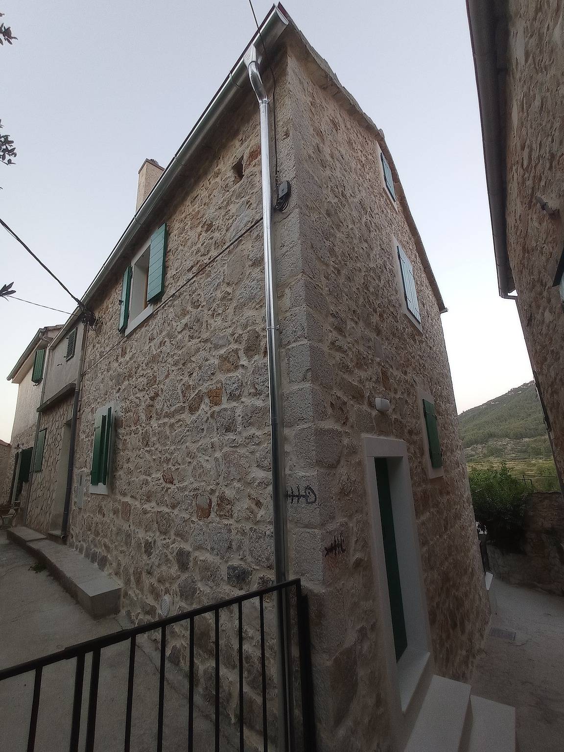 Ganze Wohnung, 1-Zimmer-Ferienwohnung mit Klima Pitve (Hvar) -b in Pitve, Hvar