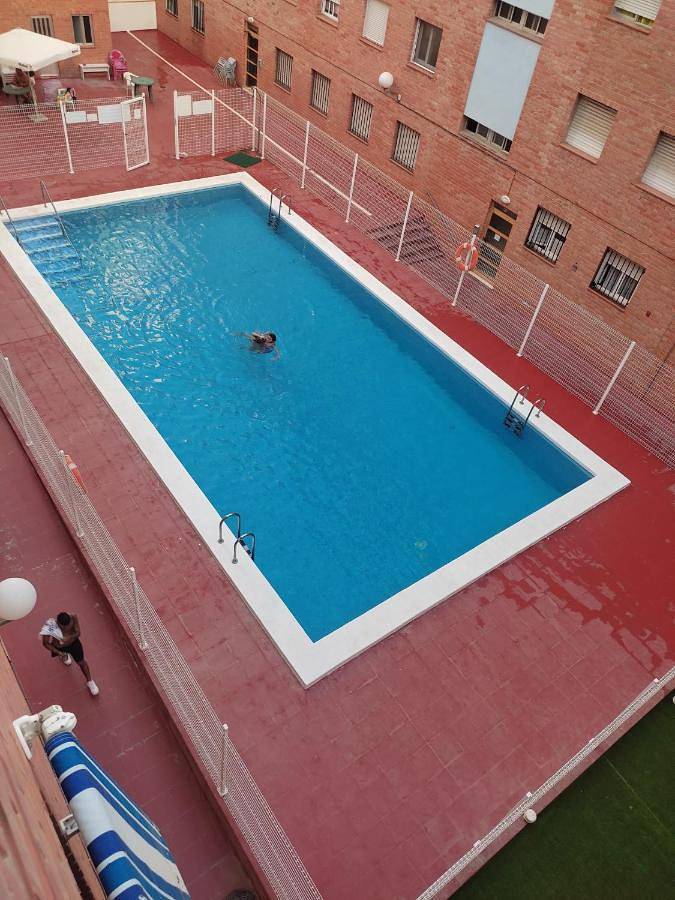 Apartamento para 7 personas, con piscina además de balcón y vistas en Puerto de Sagunto