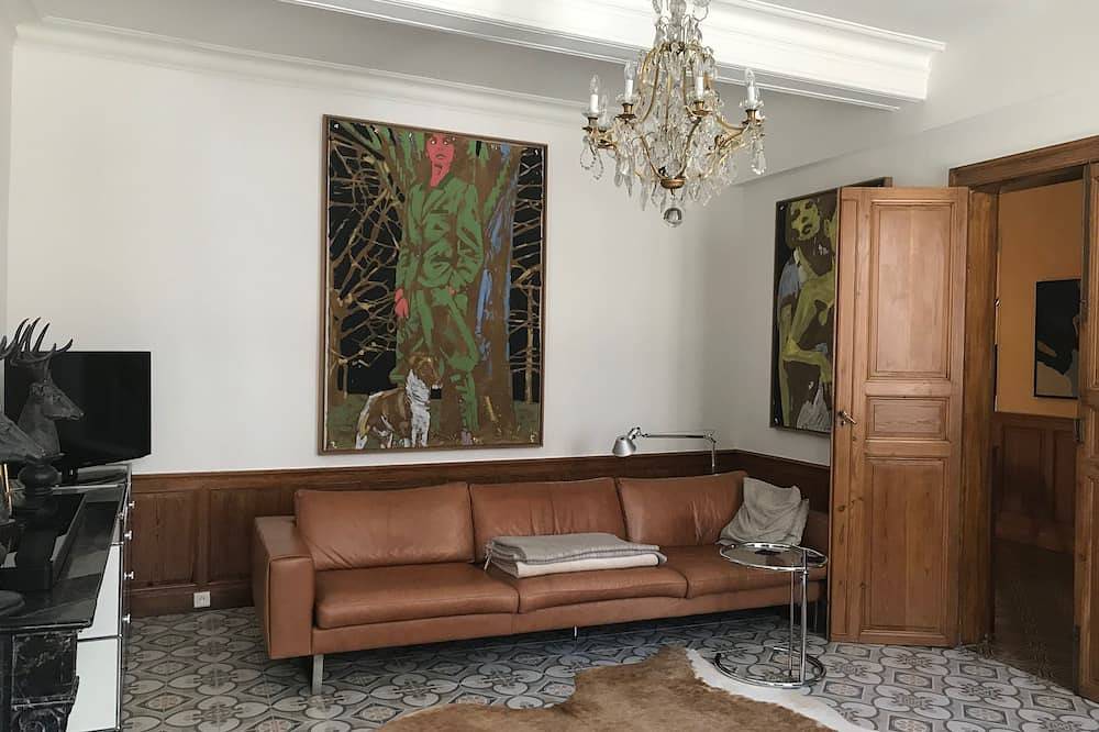 Exclusive private holiday home with pool and housekeeping service in Occitanie in Luc-sur-Orbieu, Narbonne region