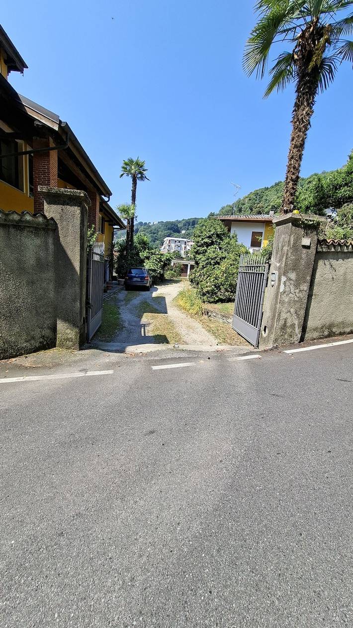 Appartamento intero, Ampio appartamento con giardino in Lesa, Lago Maggiore (Piemonte)