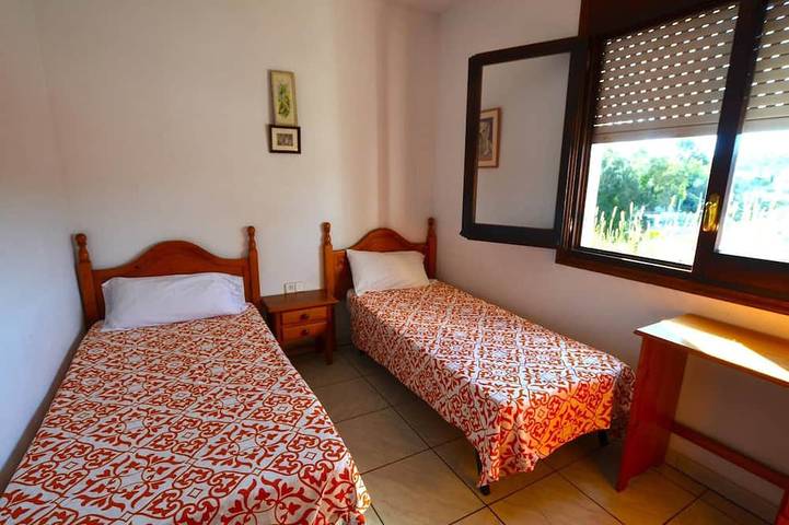 Villa Fernando, 12 personnes, à 4 km de Lloret de Mar, in Aiguaviva Parc, Vidreres