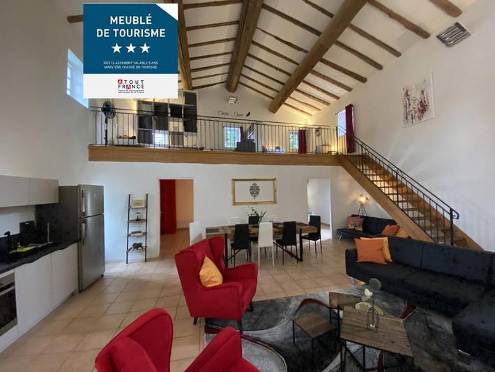 Gîte pour 10 personnes, avec Terrasse et Jardin ainsi que Piscine et Vue à Cardet