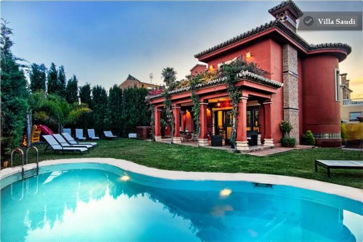 Villa for 6 people, with Balcony and Hot tub as well as Terrace and Garden in Torremolinos