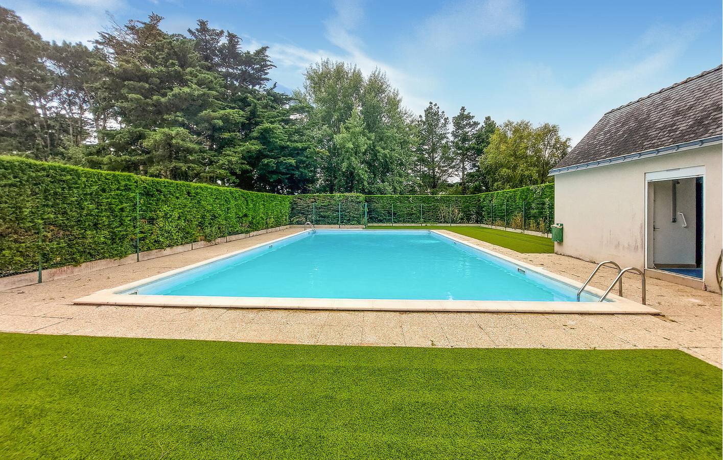 Appartement confortable avec piscine et WiFi, à 1,5 km de la Plage du Nau in Batz-sur-Mer, Côte d'Amour
