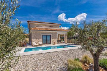 Ferienhaus für 8 Personen, mit Pool und Garten in Pinezici