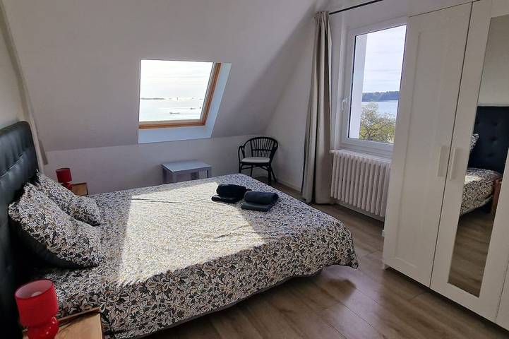 Location de vacances pour 10 personnes, avec jardin et terrasse, animaux acceptés à Lanmodez - 2