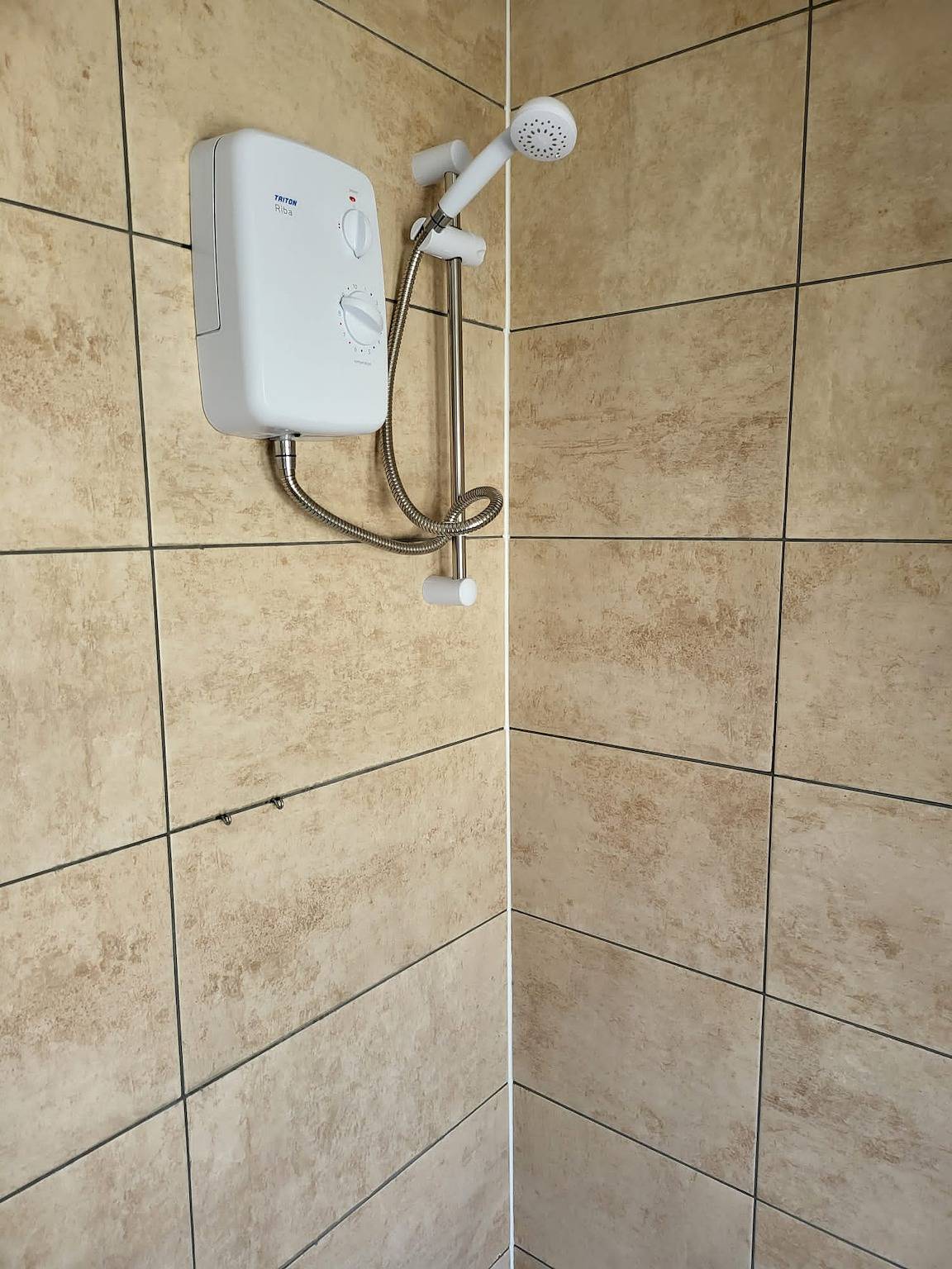 Entire holiday apartment, 1 Bed Flat - Sleeps 2 - Parking - Wifi in Stone (Dartford), Dartford