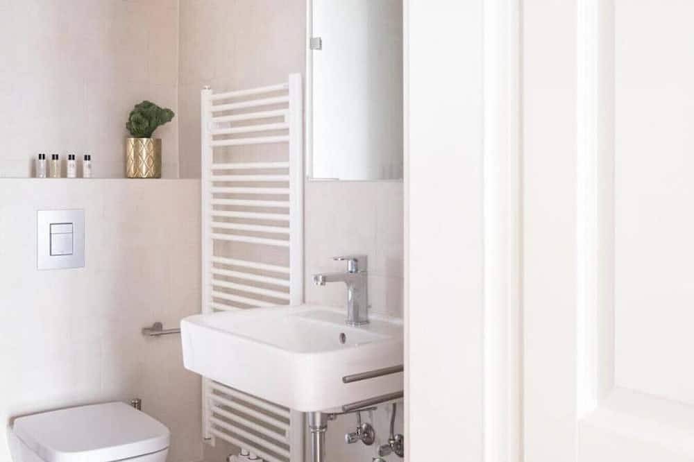 Ganze Wohnung, Central and new designer flat by Arbio in Charlottenburg Berlin, Berlin