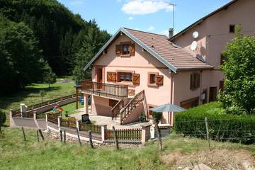 Gîte pour 5 personnes, avec piscine et terrasse dans les Vosges