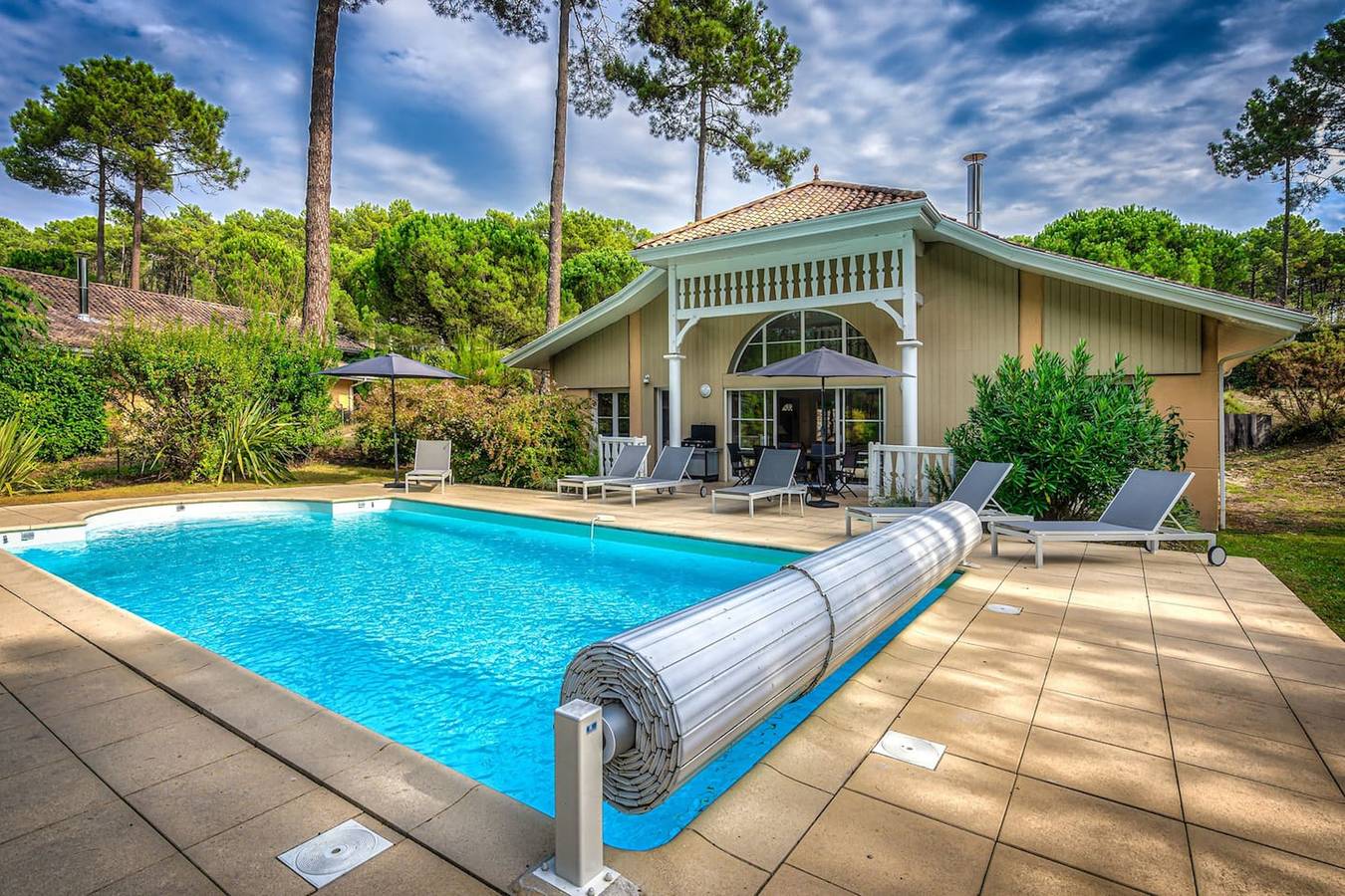 Elegant Villa in Lacanau + Pool in Lac de Lacanau, Lacanau