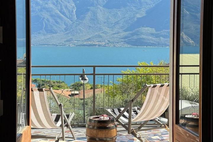 Maison de vacances pour 4 personnes, avec Balcon et Terrasse ainsi que Jardin et Vue sur le lac à Limone sul Garda