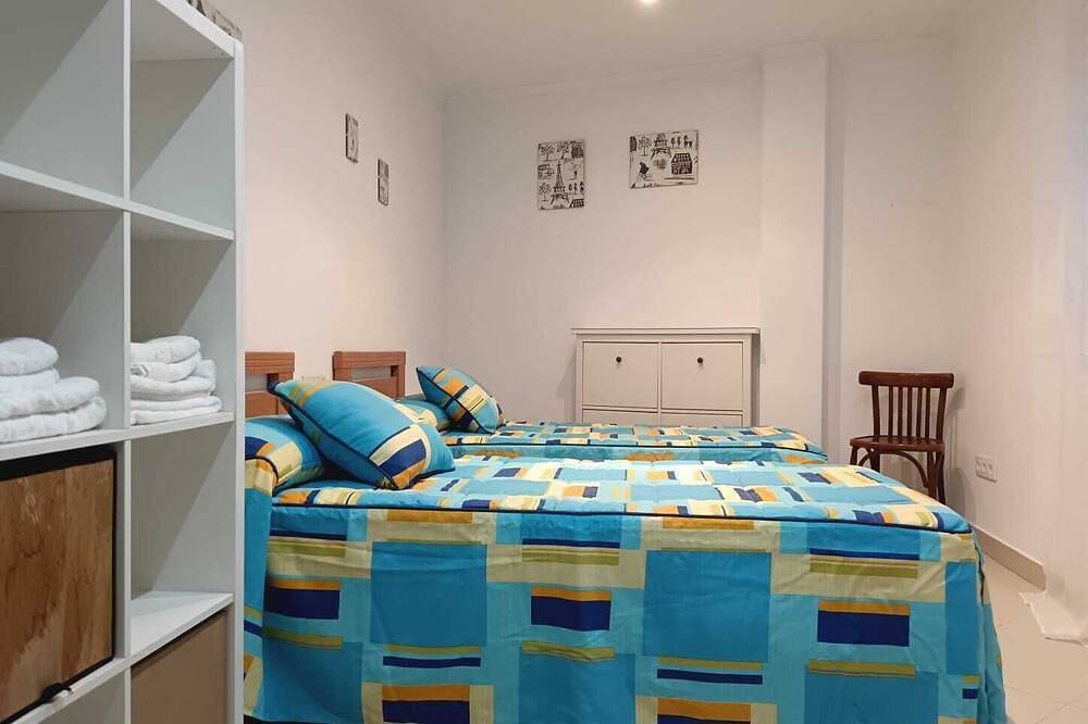 Entire apartment, Cervantes Apartment Ideal for families and groups looking for space in Ribeira, Rías Baixas