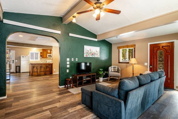 Vacation house for 10 people, with yard, kid friendly in Wyoming