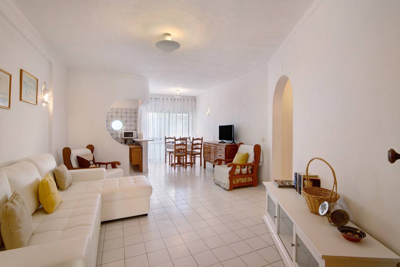 Apartamento inteiro, Apartamento 'T1 António Henriques' com Piscina Partilhada, Varanda e Wi-Fi in Monte Choro, Albufeira