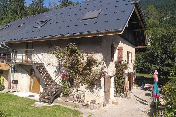 Location de vacances pour 4 personnes, avec Balcon et Jardin à Saint-Jean-de-Couz