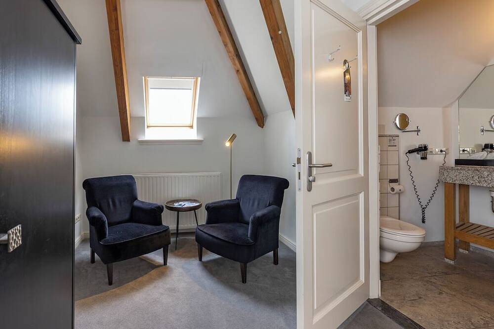 Prime Location with Nature Access! Free Parking, Dining! Near Stuw Belfeld in Baarlo, Limburg (Niederlande)