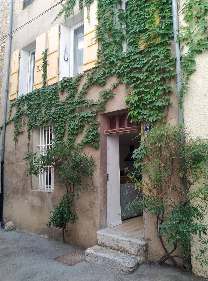 Appartement entier, Studiolaroque in La Roquebrussanne, Région de Brignoles