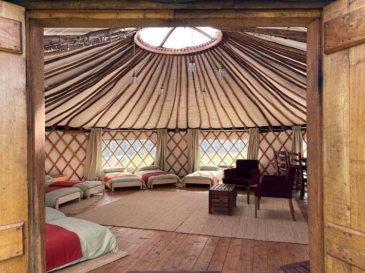 Glamping for 6 people, with garden and view as well as terrace in South Downs
