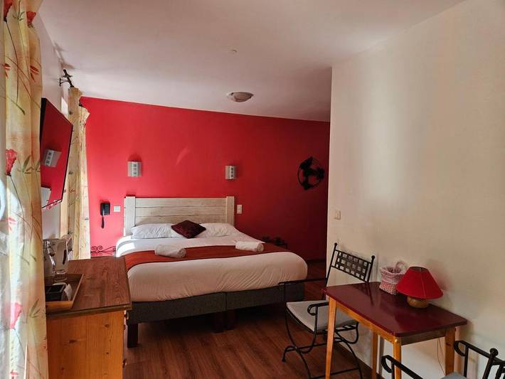 Hôtel pour 2 personnes, avec Balcon et Terrasse ainsi que Jacuzzi et Jardin à Treschenu-Creyers