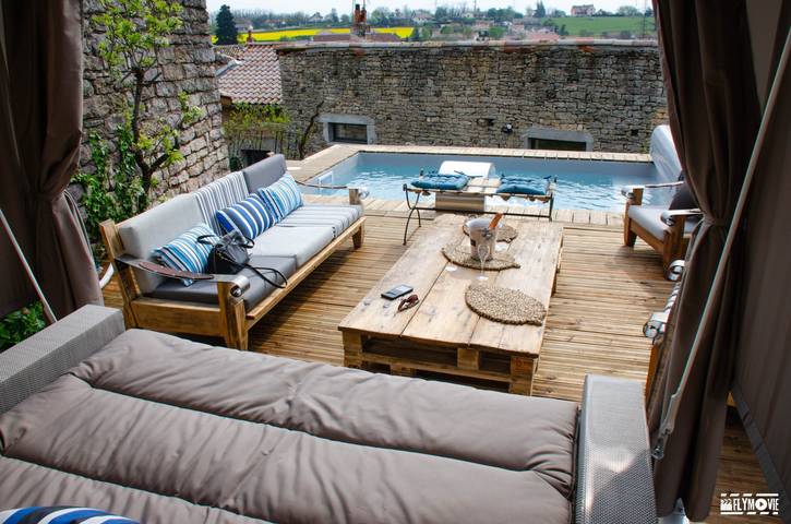 Gîte pour 12 personnes, avec balcon ainsi que piscine et jardin à Lacrost