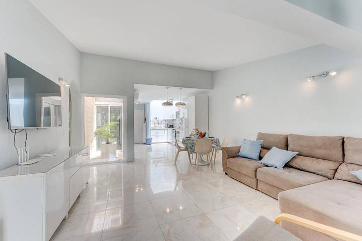 Bungalow para 4 personas, con piscina además de vistas y jardín en Tenerife Sur