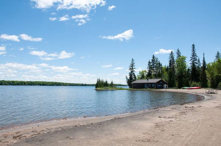 Cabin rentals and lodges for 6 people, with garden and terrace in Kawartha Lakes
