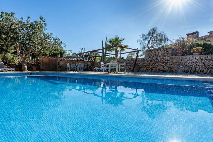 Appartement entier, Bel appartement dans une ferme avec Wi-Fi, piscine et grand espace extérieur in Manacor, Majorque de l'Est