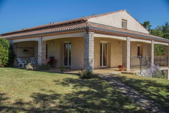 Location de vacances pour 6 personnes, avec jardin à Ambres - 4