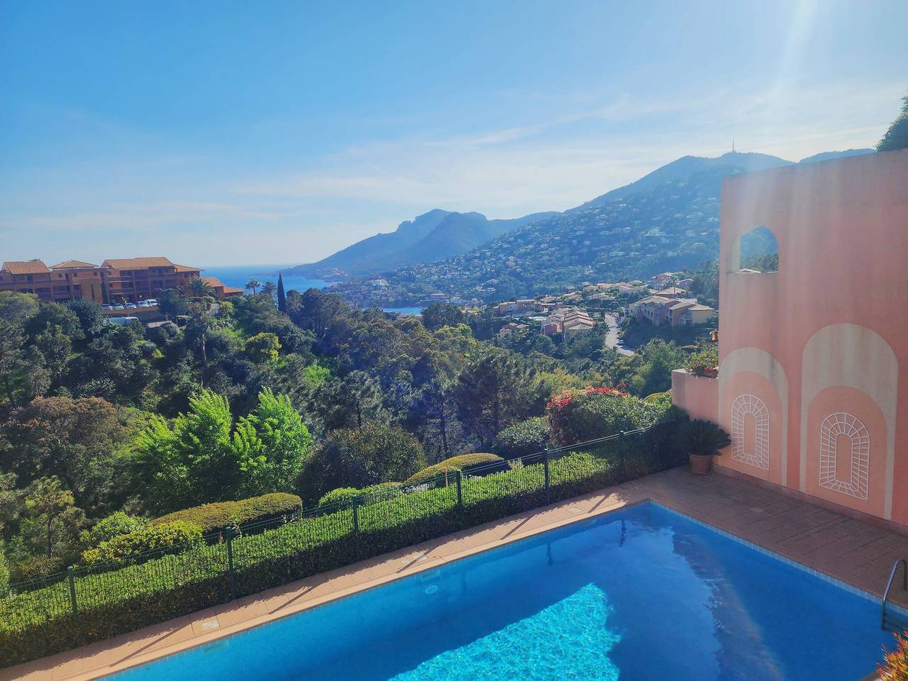 Appartement entier, Magnifique 2p vue mer et piscine in Théoule-sur-Mer, Massif de l'Esterel