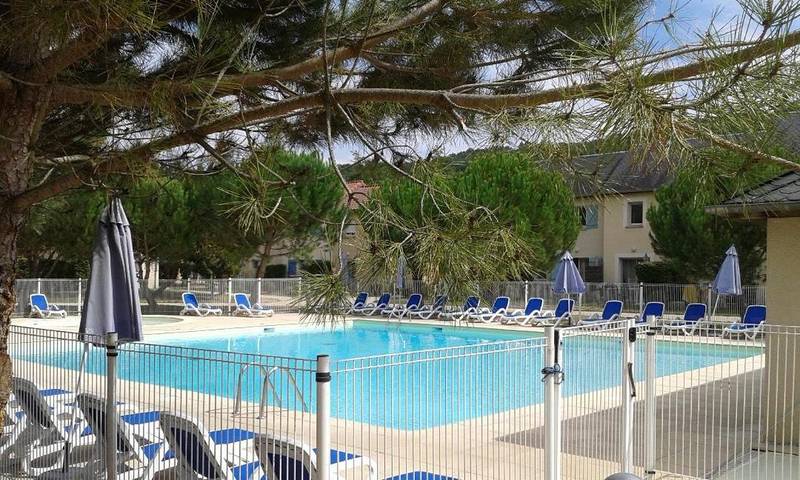 Appartement de vacances pour 6 personnes, avec jardin ainsi que vue et piscine
